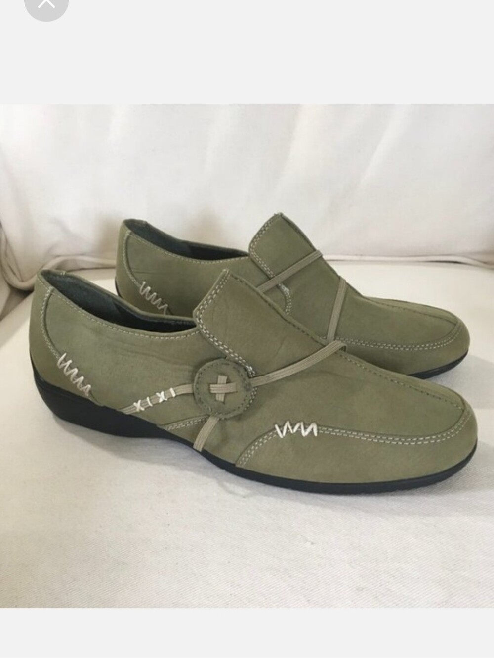 NWOT Classique Olive Green Suede Comfort Loafers Slip-On - Picture 11 of 11